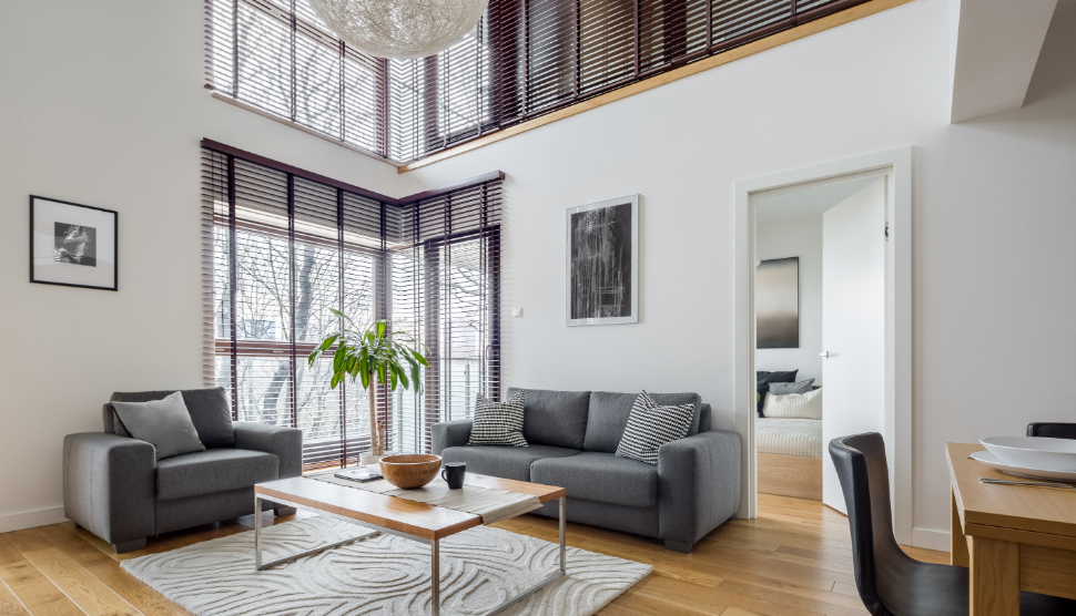 Living-room-with-many-windows